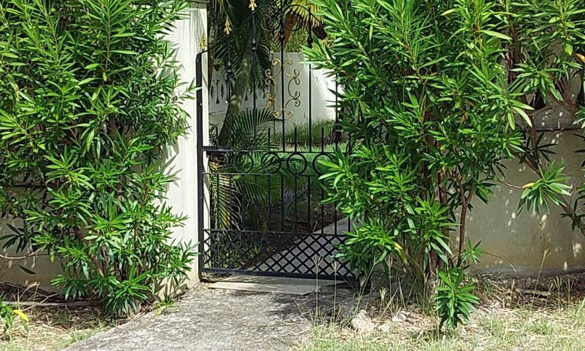 Douglas House | Spacious 4-bedroom villa is a perfect escape for you and your loved ones.