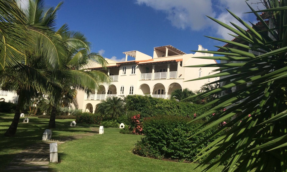 Mount Standfast Apartment | 'Star Gazer', Sugar Hill - 2 Bedroom Penthouse Apartment - Roof Terrace/Jacuzzi