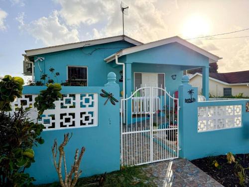 Douglas House | Steps to the Sea - 3bd By ZenBreak