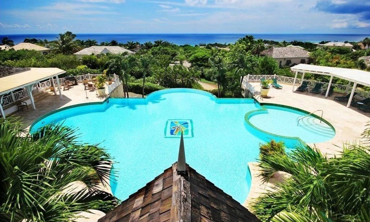 Mount Standfast Apartment | Stunning Penthouse with sea views, exclusive estate with Beach Club Membership