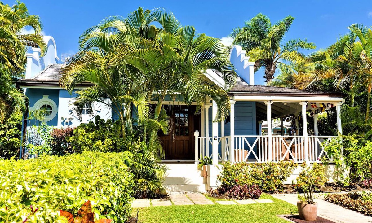 Porters Cottage | Stylish luxury traditional-style poolside villa nr. beach. Two ensuite bedrooms.