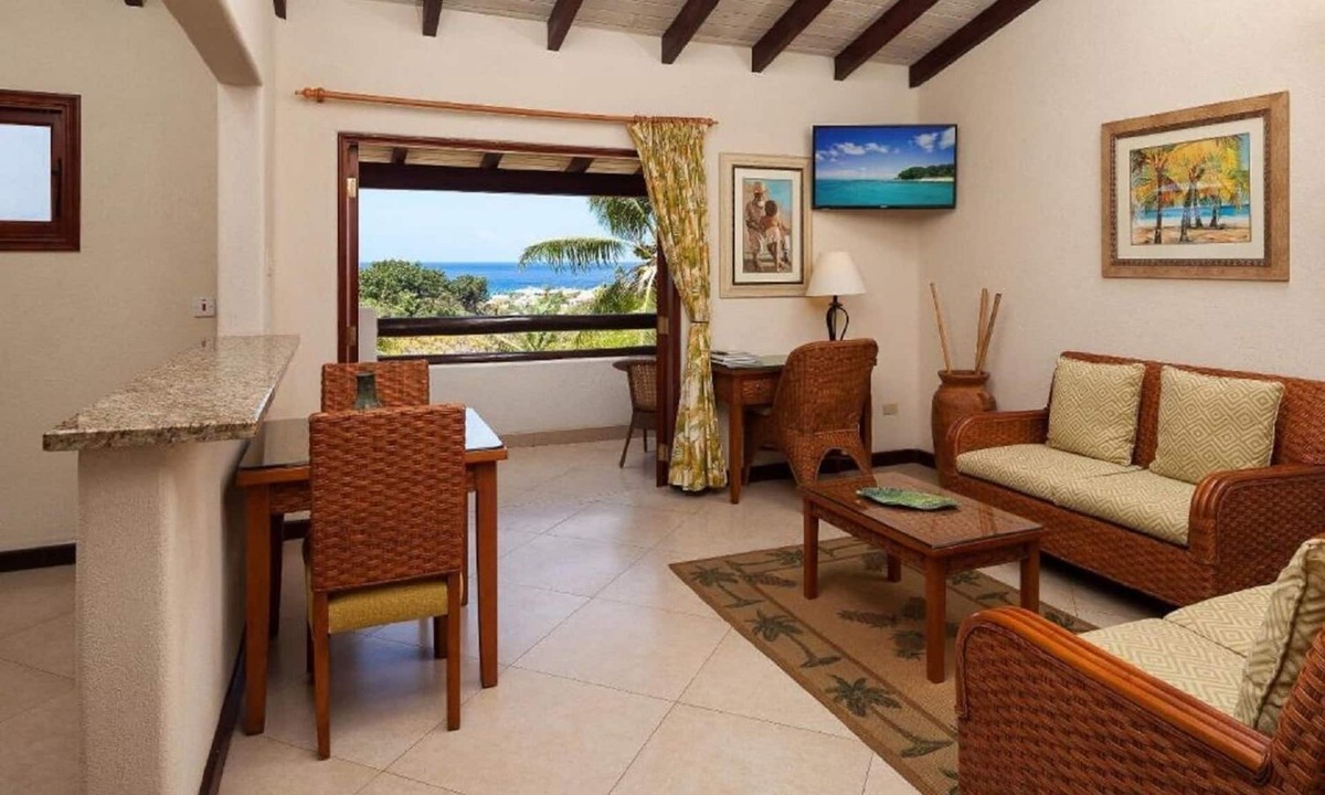 Maynards Hotel | Suite Close to Maycocks Bay and Mahogany Bay! Outdoor Pool, Parking!