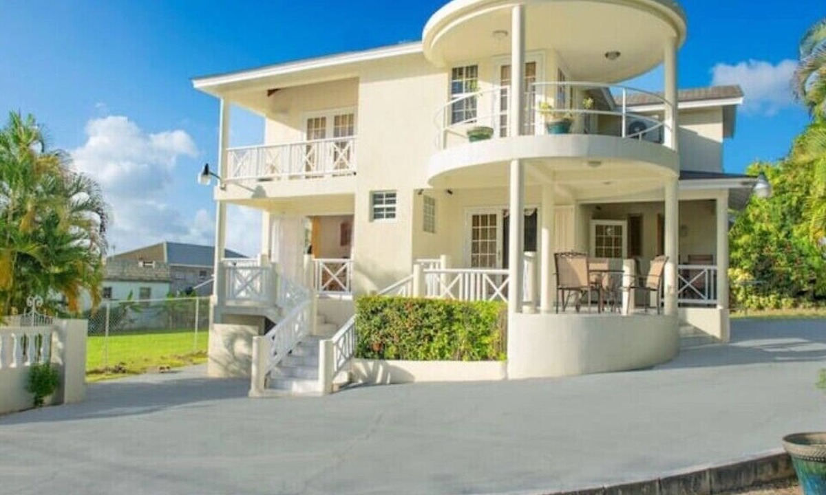 Mount Standfast House | Sunset Nook: Cozy one bedroom apartmentnn