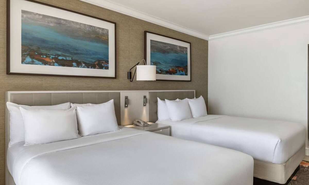 Garrison Historic Area Hotel | Tropical Ambiance in 3 Suites w/Stunning Bay Views in Beachfront Resort