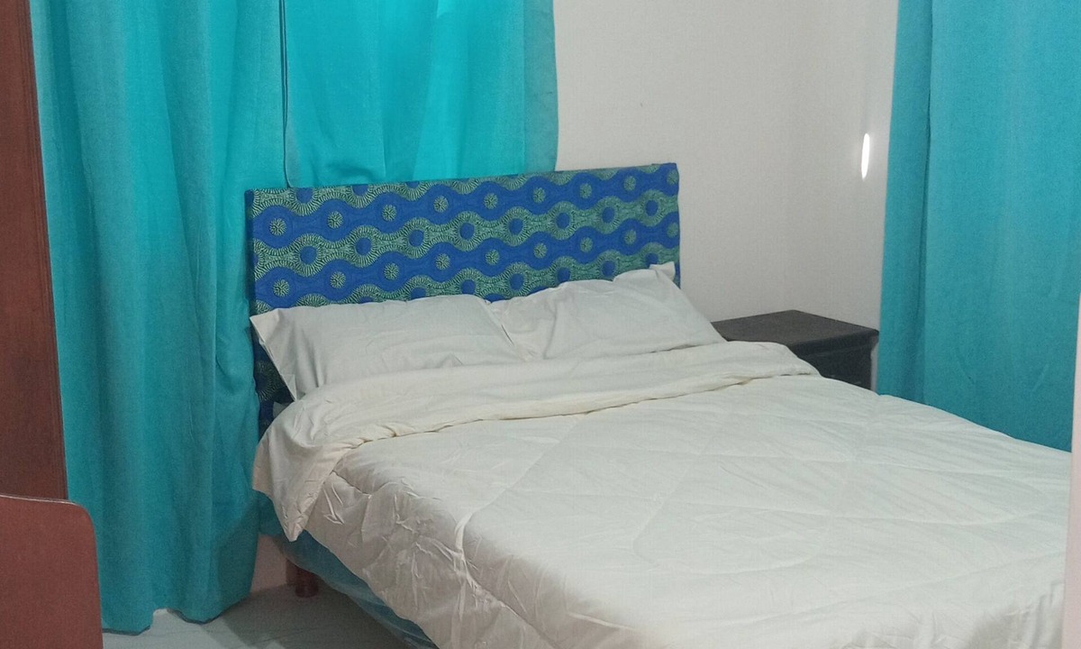 Silver Sands Apartment | Tropical Paradise near bus route, supermarket, and Silvers Sands beach and park