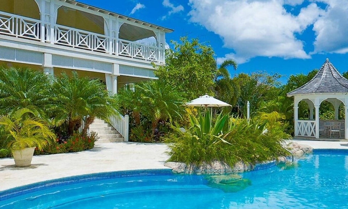 Mount Standfast Villa | Villa Calliaqua | Ocean View - Located in Fabulous Saint James with Private Pool