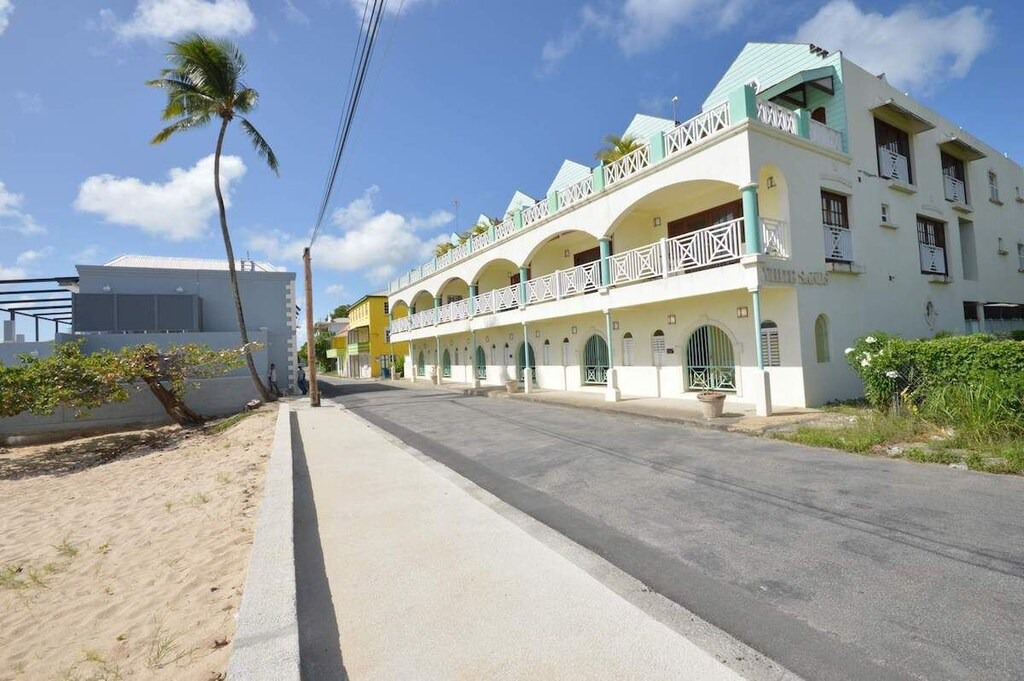 Douglas Villa | White Sands G4, St. Peter