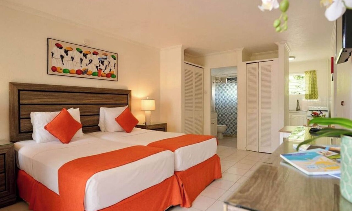 Worthing Apartment | Your Perfect Barbados Base Near Beaches & Nightlife l Outdoor Pool