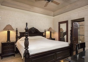 1BR/2BA Suite - Kitchen, Living Room & Balcony - Private Resort on Crane Beach!n