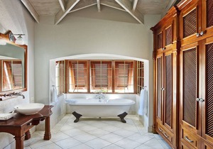 5 Bedroom Beachfront Villa With Stunning Sea Views - Includes Cook Service