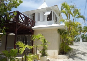 Beachfront 1 bedroom apartment at the Inchcape Seaside Villas estate