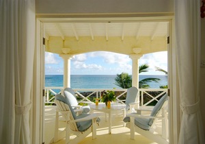 Beachfront 2 bedroom apt. No. 4 right one of the white sand beach of Silver Sands
