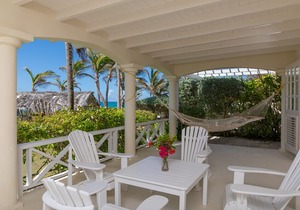 Beachfront 2 bedrooms Apt. No. 3 right one the white sand beach of Silver Sands