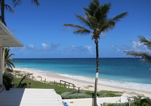 Beachfront DeLuxe apartment right on the beach