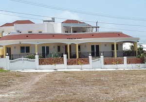 Breezy LR GND Floor Apt Higher Heights, Barbados