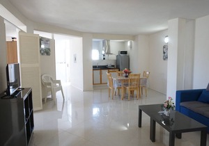 Breezy LR GND Floor Apt Higher Altitude, Barbados