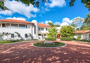 Elsewhere is an exceptionally beautiful villa that sprawls on the Sandy Lane Estate