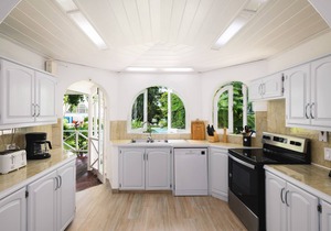 Gorgeous 4 bedroom family villa only 4 mins walk to Mullins beach