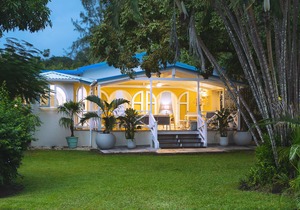 Gorgeous 4 bedroom family villa only 4 mins walk to Mullins beach