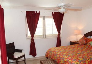 Luxury One Bedroom Beach Front Condo in Paynes Bay