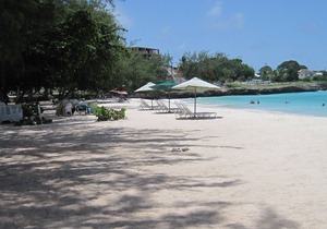 Oistins Cottage - Moments to the Beach!!!