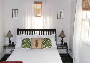 Oistins Cottage - Moments to the Beach!!!