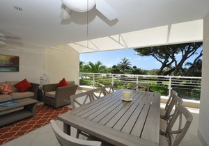 Palm Beach 204 in Hastings by Personal Villas - Ideal for Families, Beautiful Pool and Beach
