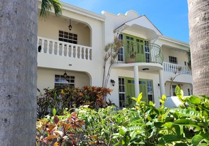 Relaxing, Amazing beach, pool, Cheap cars, quiet area, surfers paradise 2