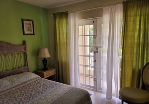 Relaxing, Amazing beach, pool, Cheap cars, quiet area, Surfers paradise 1