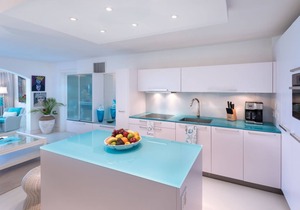 Right on the beach, luxury condo - Reeds 3