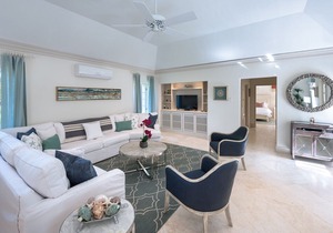 Stunning Retreat with Pool Near Beach - Porters Villa