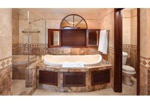 The Crane Resort 2BR+3Bth. Ocean View. Priv 28' pool Kitchen+LivingRoom Sleep 6