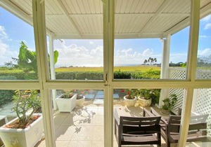 The Gem is located a few minutes walk to the gorgeous Bottom Bay Beach