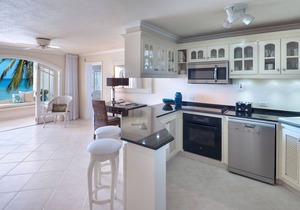 This Penthouse is situated directly on a beautiful sandy beach and has a wonderful roof deck terrace
