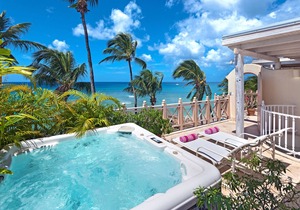 This Penthouse is situated directly on a beautiful sandy beach and has a wonderful roof deck terrace
