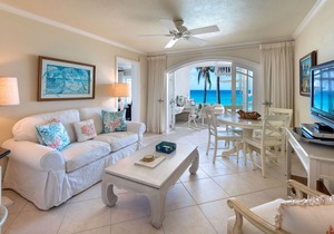 This Penthouse is situated directly on a beautiful sandy beach and has a wonderful roof deck terrace