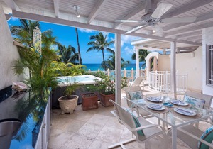 This Penthouse is situated directly on a beautiful sandy beach and has a wonderful roof deck terrace