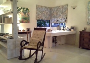 Tropical Beachside Cottage, 2 Bedroom/AC in tropical garden