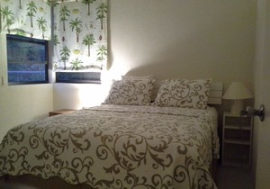 Tropical Beachside Cottage, 2 Bedroom/AC in tropical garden