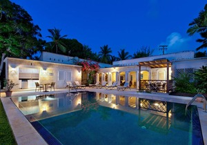 Tropical Oasis with Pool Near Beach - Todmorden