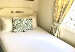 VILLA MIA with AC & Minutes From Miami Beach
