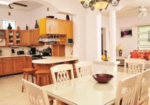 Welcome to the unpretentious and breezy Graceville, steps away from the beach