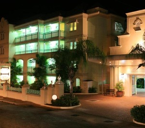 Orchids Beach Hotel 