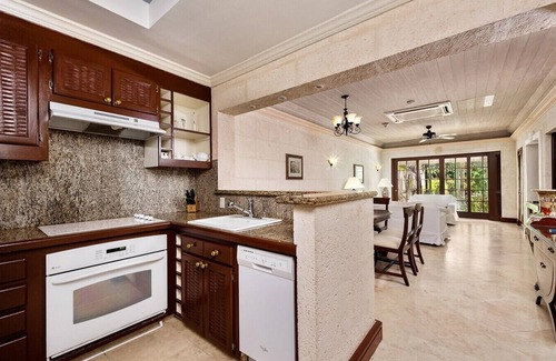 Ragged Point Resort | 1 br Deluxe Penthouse with pool roof deck-Residences in the park