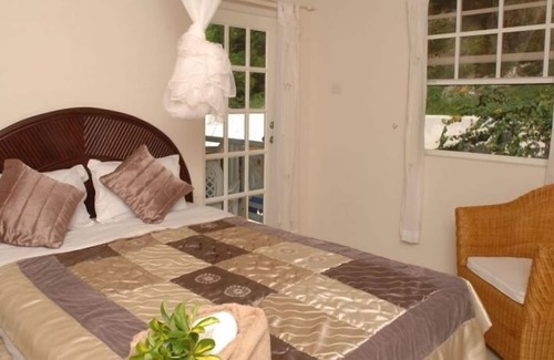 Merlin Bay Apartment | 2 Bedroom Luxury Apartment with pool and stunning sea view