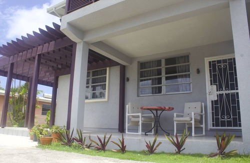 Durants Apartment | 2 minute walk to Brighton's Beach, Apt on a quiet street