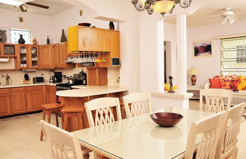 Reeds Bay House | 204 m² House ∙ 4 bedrooms ∙ 7 guests