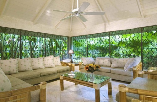 Gibbs Bay Villa | 223 m² Villa ∙ 3 bedrooms ∙ 6 guests