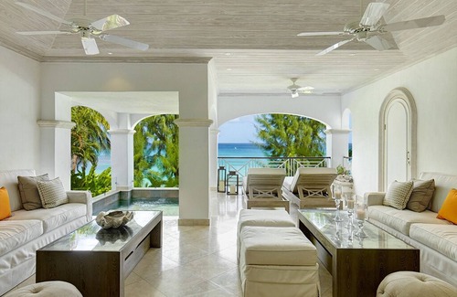 Old Trees Bay Apartment | 5 bedroom beachfront holiday condominium