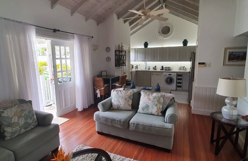 Porters Villa | 5 Porters Court, Luxury West Coast villa, 5 mins walk to beach with Beach Club